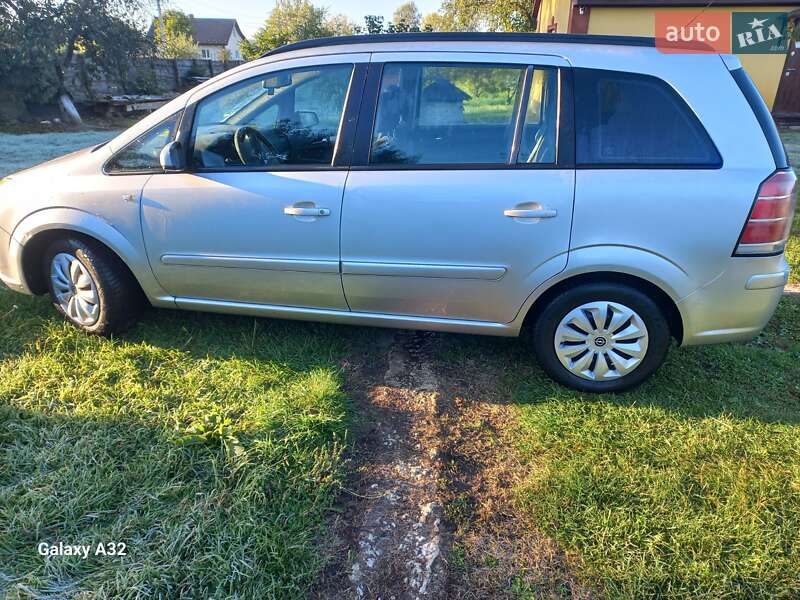 Минивэн Opel Zafira 2005 в Луцке