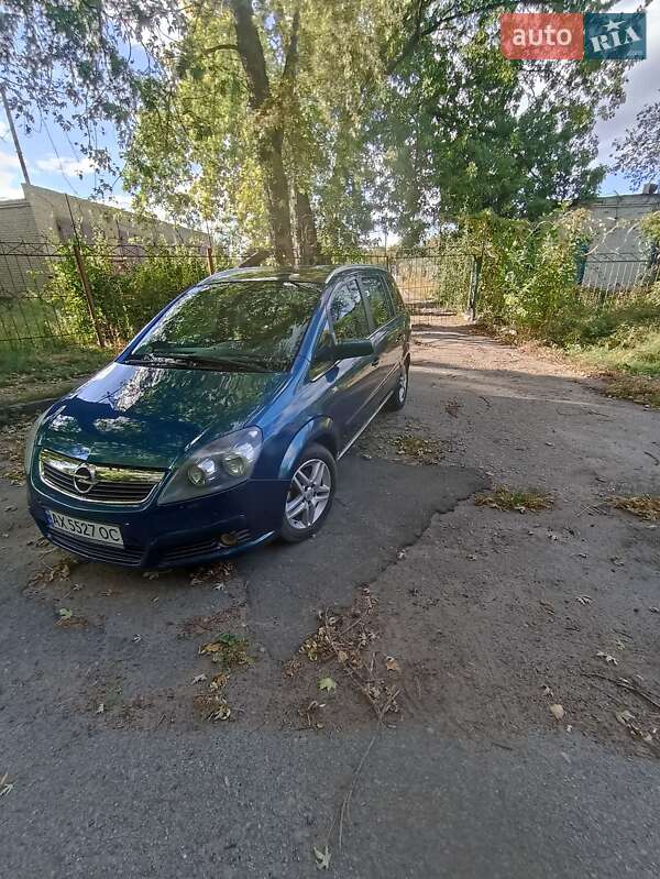 Минивэн Opel Zafira 2007 в Краснограде