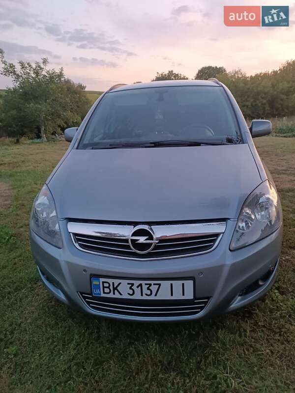 Минивэн Opel Zafira 2011 в Ровно