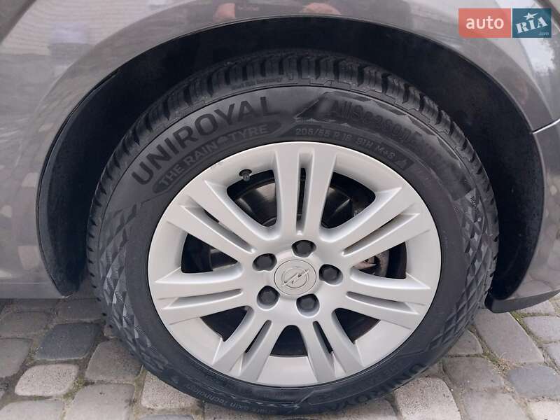 Мінівен Opel Zafira 2011 в Ходореві