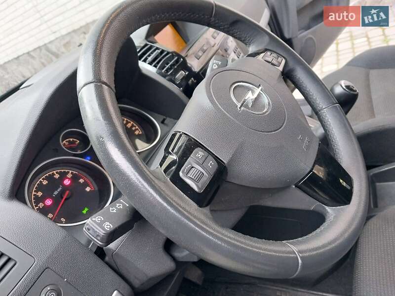 Мінівен Opel Zafira 2011 в Ходореві