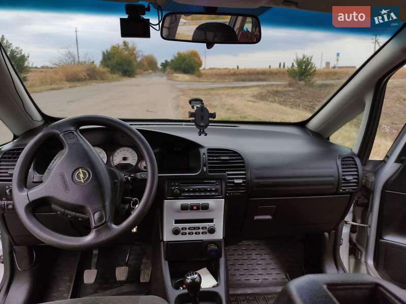 Минивэн Opel Zafira 2003 в Пирятине