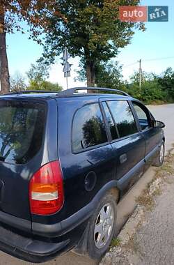 Минивэн Opel Zafira 2002 в Кицмани