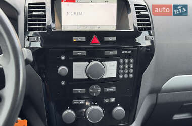 Минивэн Opel Zafira 2010 в 