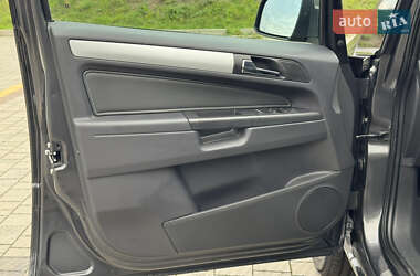 Минивэн Opel Zafira 2010 в 