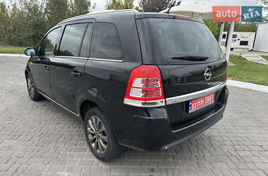 Минивэн Opel Zafira 2010 в 