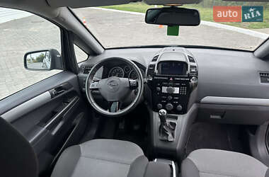 Минивэн Opel Zafira 2010 в 