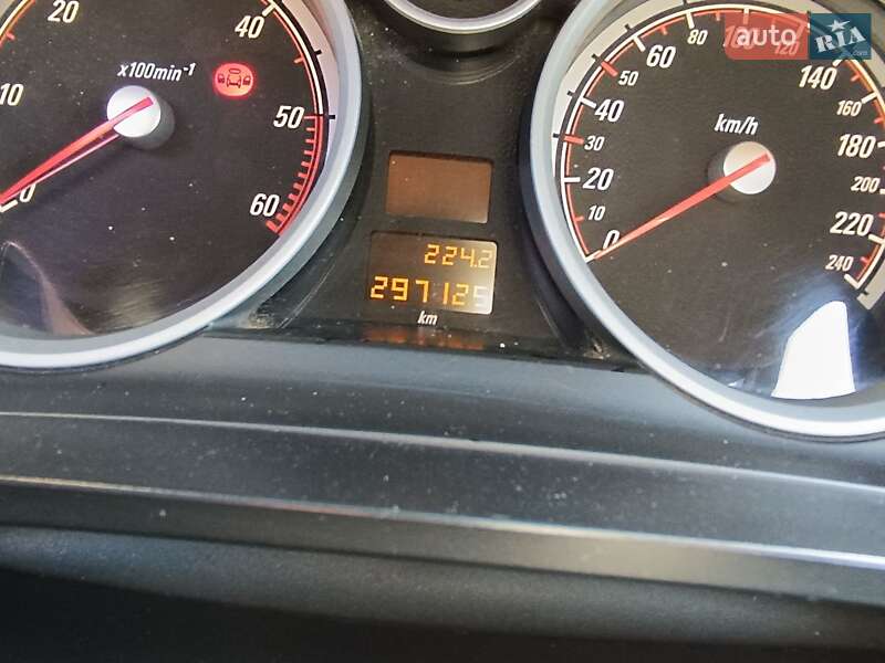 Мінівен Opel Zafira 2005 в Кам'янському фото 4 Мінівен Opel Zafira 2005 в Кам'янському