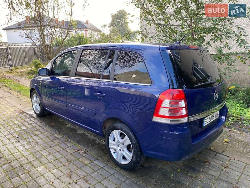 Минивэн Opel Zafira 2010 в Рудки