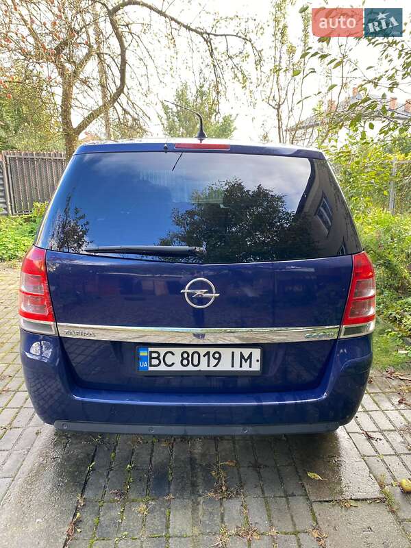 Минивэн Opel Zafira 2010 в Рудки