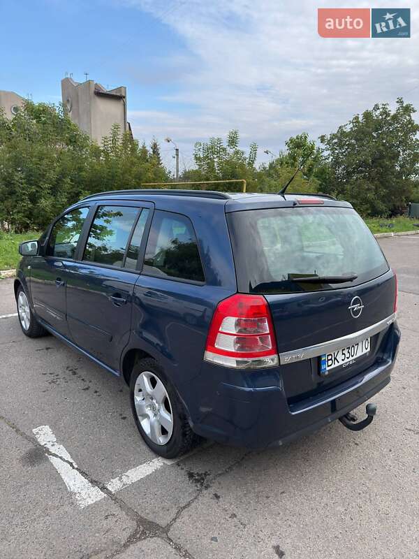 Минивэн Opel Zafira 2012 в Ровно