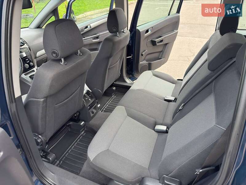 Минивэн Opel Zafira 2012 в Ровно