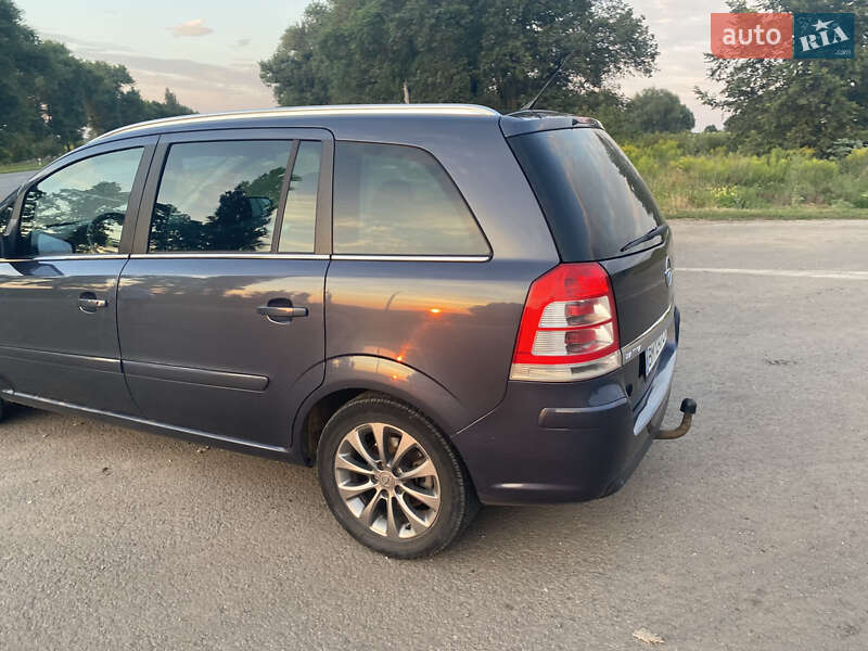 Мінівен Opel Zafira 2010 в Ромнах