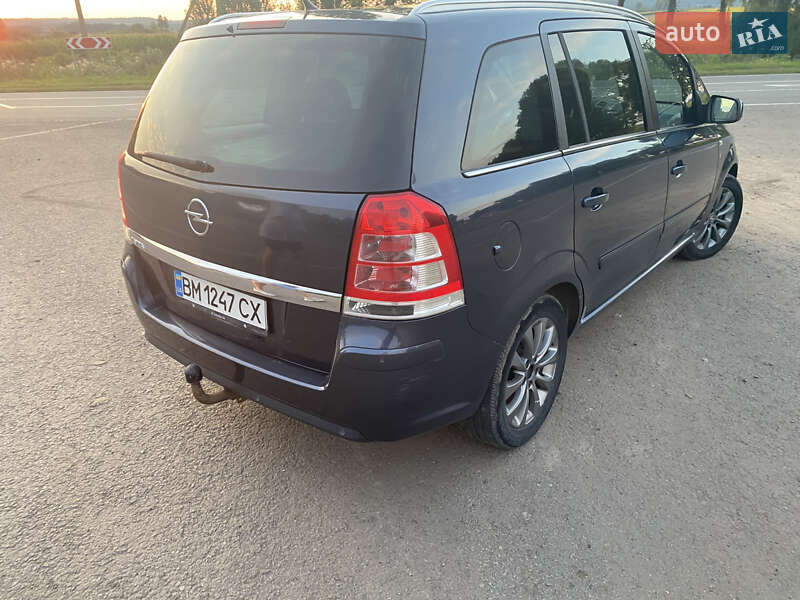 Мінівен Opel Zafira 2010 в Ромнах