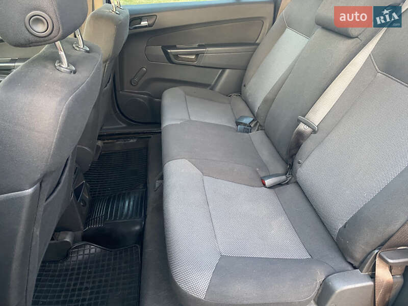 Мінівен Opel Zafira 2010 в Ромнах