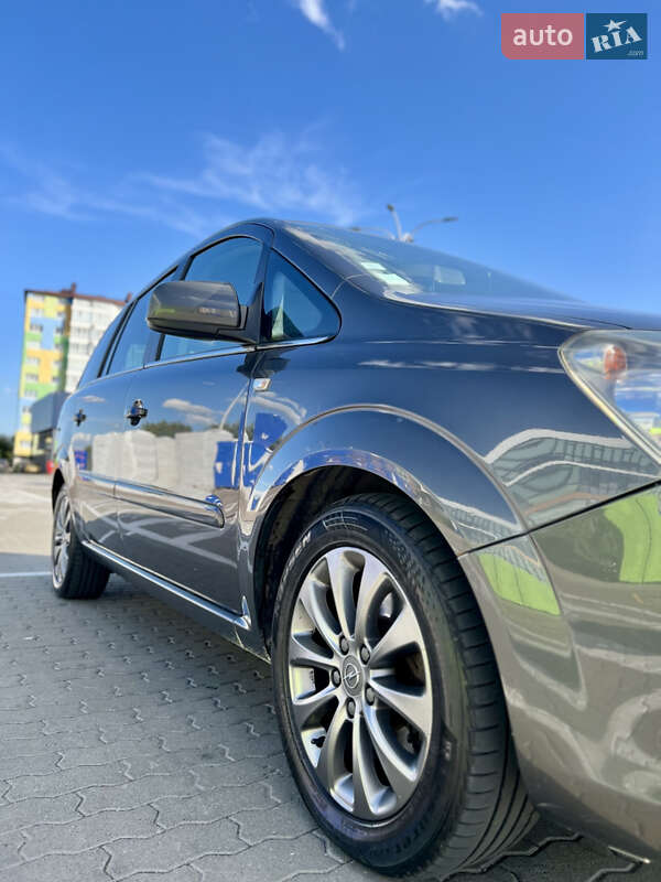 Минивэн Opel Zafira 2011 в Ивано-Франковске