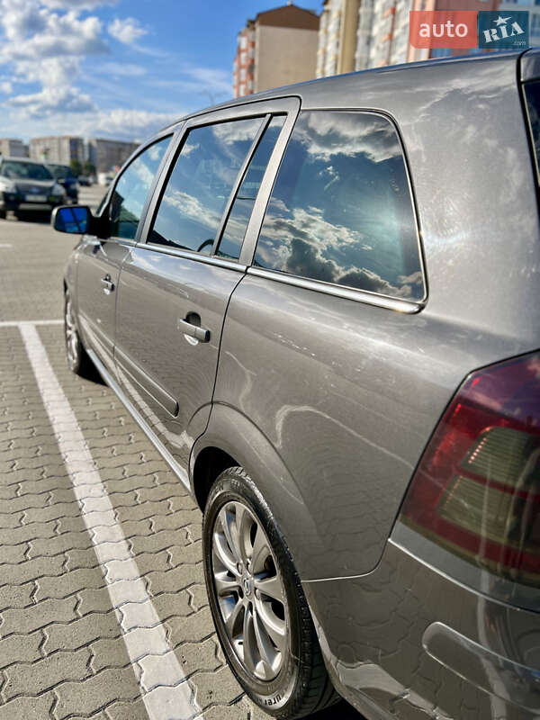 Минивэн Opel Zafira 2011 в Ивано-Франковске