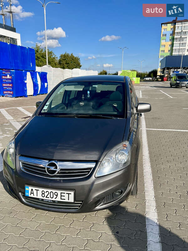 Минивэн Opel Zafira 2011 в Ивано-Франковске