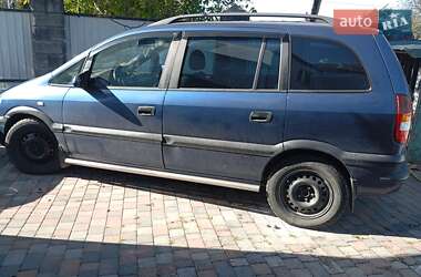 Минивэн Opel Zafira 2002 в  Минивэн Opel Zafira 2002 в