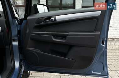 Минивэн Opel Zafira 2008 в 