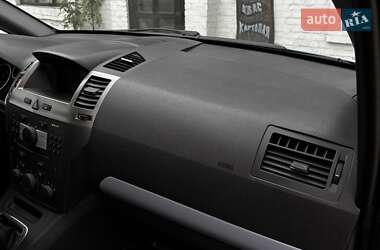 Минивэн Opel Zafira 2008 в 