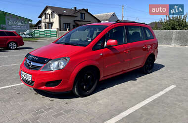 Минивэн Opel Zafira 2012 в Вараше