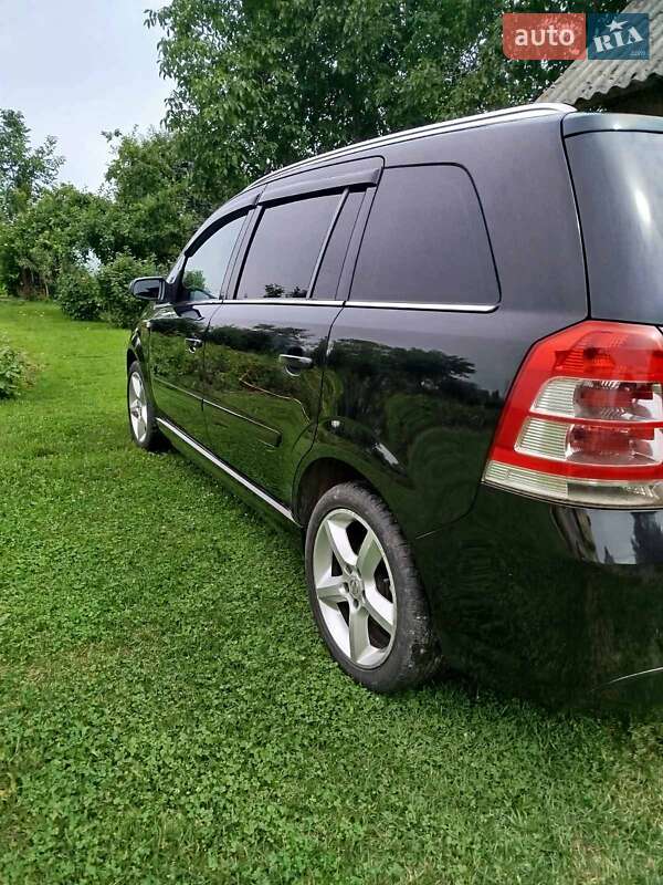 Минивэн Opel Zafira 2009 в Львове