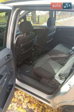 Минивэн Opel Zafira 2005 в  фото 2 Минивэн Opel Zafira 2005 в