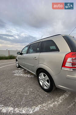 Минивэн Opel Zafira 2010 в 