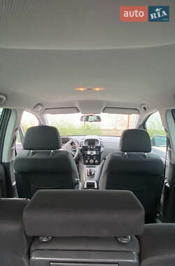 Минивэн Opel Zafira 2010 в 