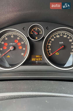 Минивэн Opel Zafira 2010 в 