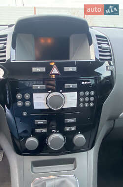 Минивэн Opel Zafira 2010 в 