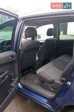 Минивэн Opel Zafira 2010 в 