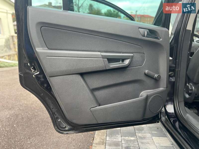 Мінівен Opel Zafira 2011 в Хмельницькому