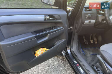 Минивэн Opel Zafira 2005 в  фото 5 Минивэн Opel Zafira 2005 в