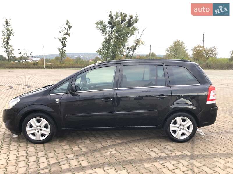 Минивэн Opel Zafira 2010 в Черновцах