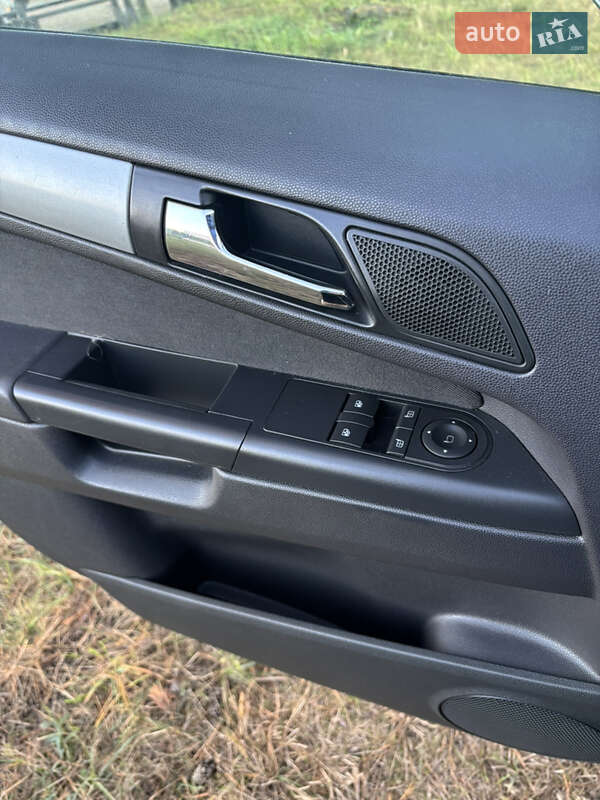 Минивэн Opel Zafira 2011 в Житомире