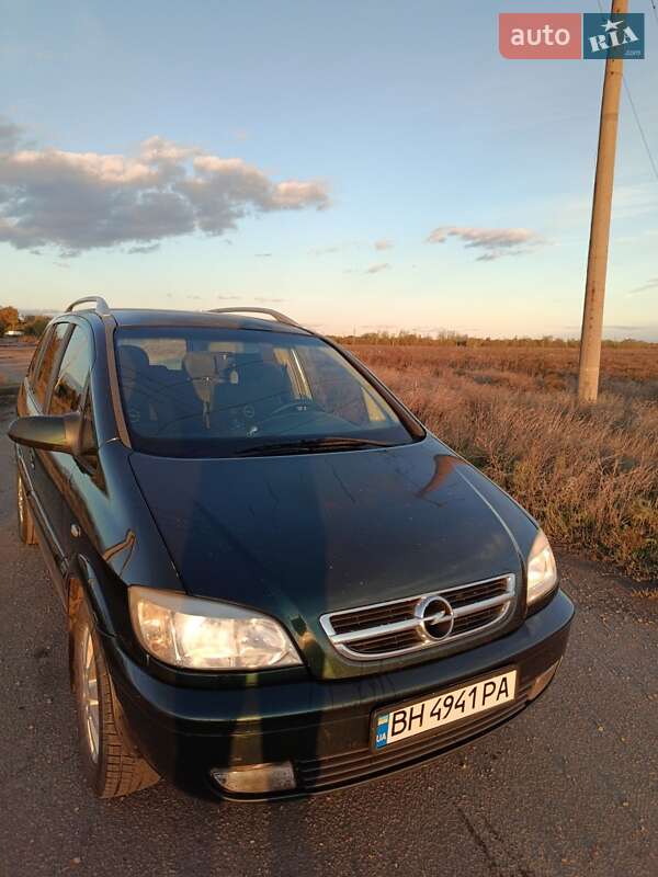 Минивэн Opel Zafira 2004 в Раздельной