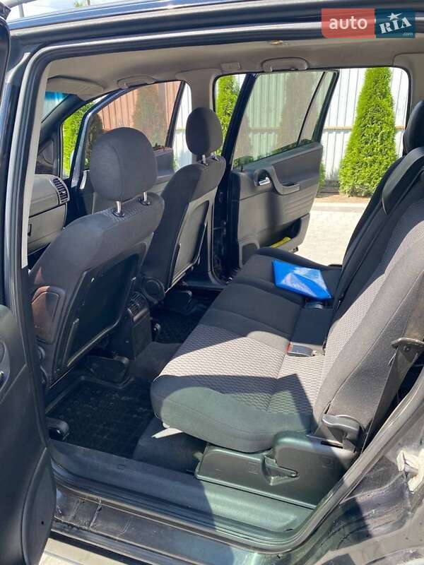 Минивэн Opel Zafira 2004 в 