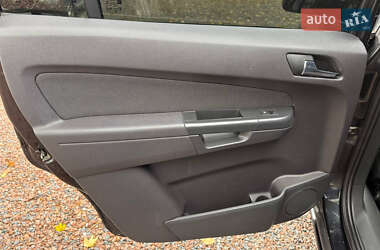 Минивэн Opel Zafira 2013 в 