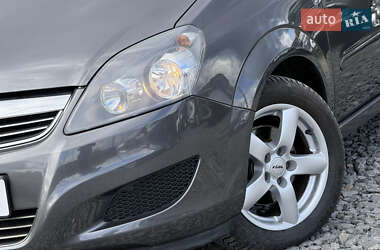 Минивэн Opel Zafira 2010 в 