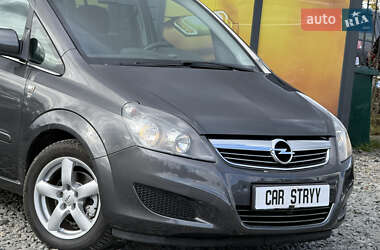 Минивэн Opel Zafira 2010 в 