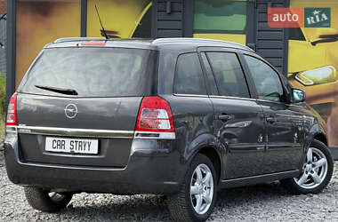Минивэн Opel Zafira 2010 в 