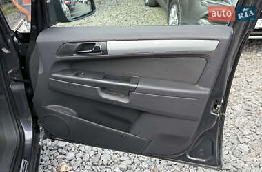 Минивэн Opel Zafira 2010 в 