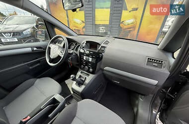 Минивэн Opel Zafira 2010 в 
