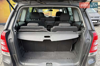 Минивэн Opel Zafira 2010 в 
