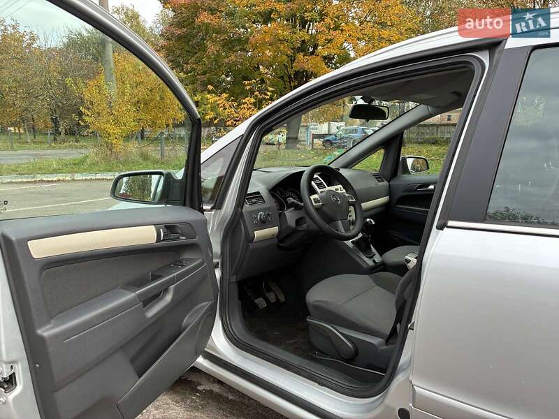 Минивэн Opel Zafira 2008 в Луцке