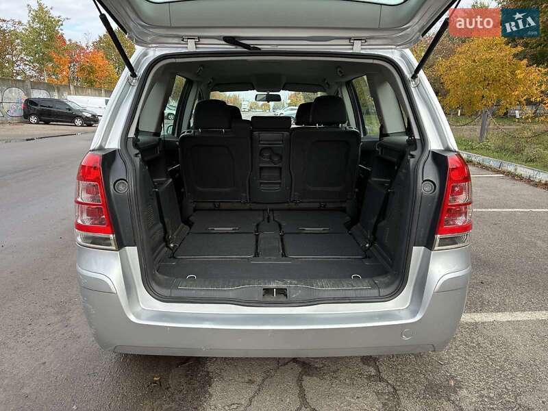 Минивэн Opel Zafira 2008 в Луцке