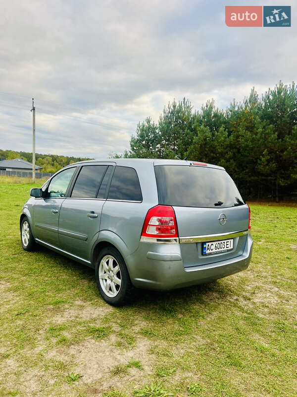 Минивэн Opel Zafira 2010 в Луцке