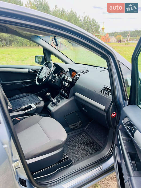 Минивэн Opel Zafira 2010 в Луцке